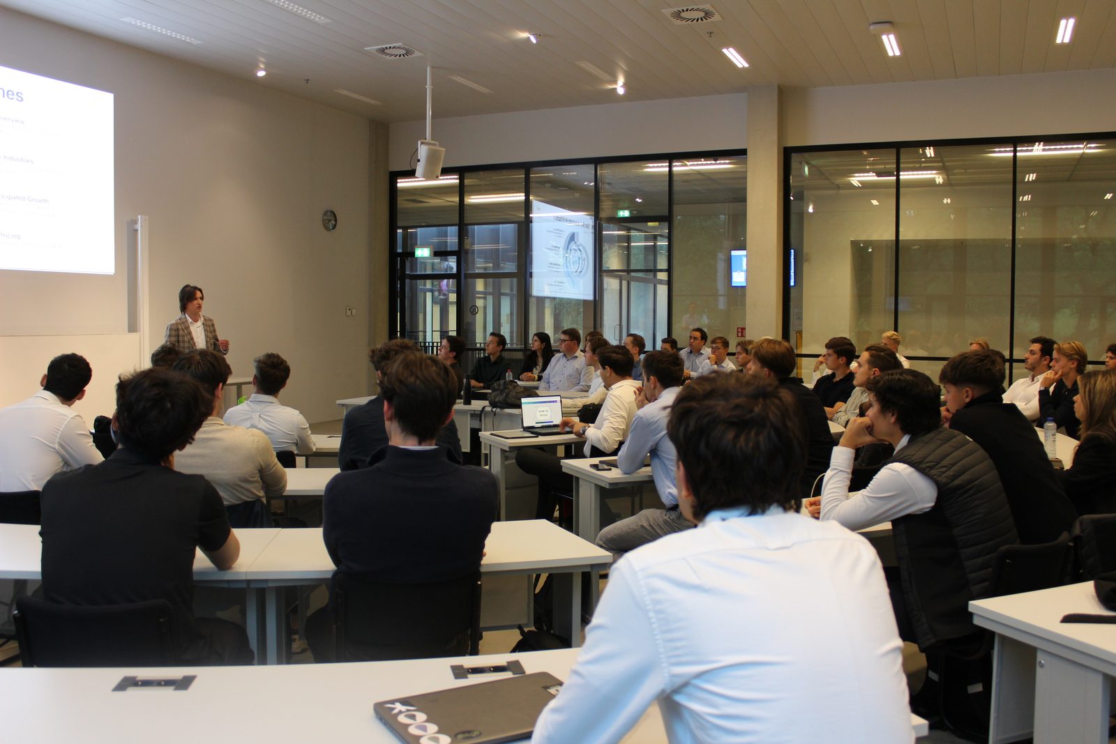 TIC members during a Fundamentals session at Tilburg University